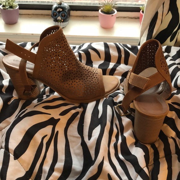 Tan high heels, perfect condition. - Picture 3 of 3